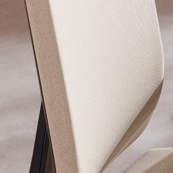 Indeed è sinonimo di leggerezza. È più leggera del 20% rispetto a sedute simili.